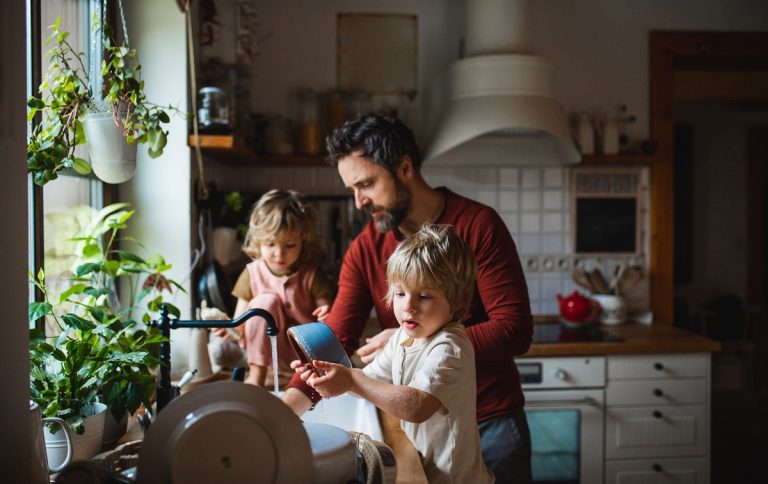 Why Eco-Conscious Homes Are Turning Back to Refillable Water Solutions